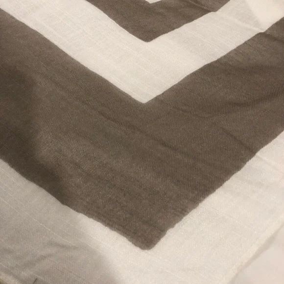 Lonna & Lily Tassel Scarf w/Gray Color Block NWT - Picture 5 of 8